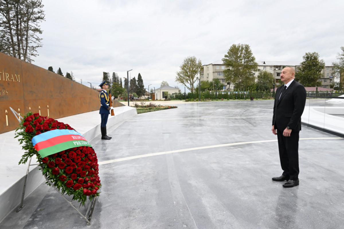 Le président azerbaïdjanais a honoré la mémoire des martyrs de la Guerre patriotique avec une minute de silence