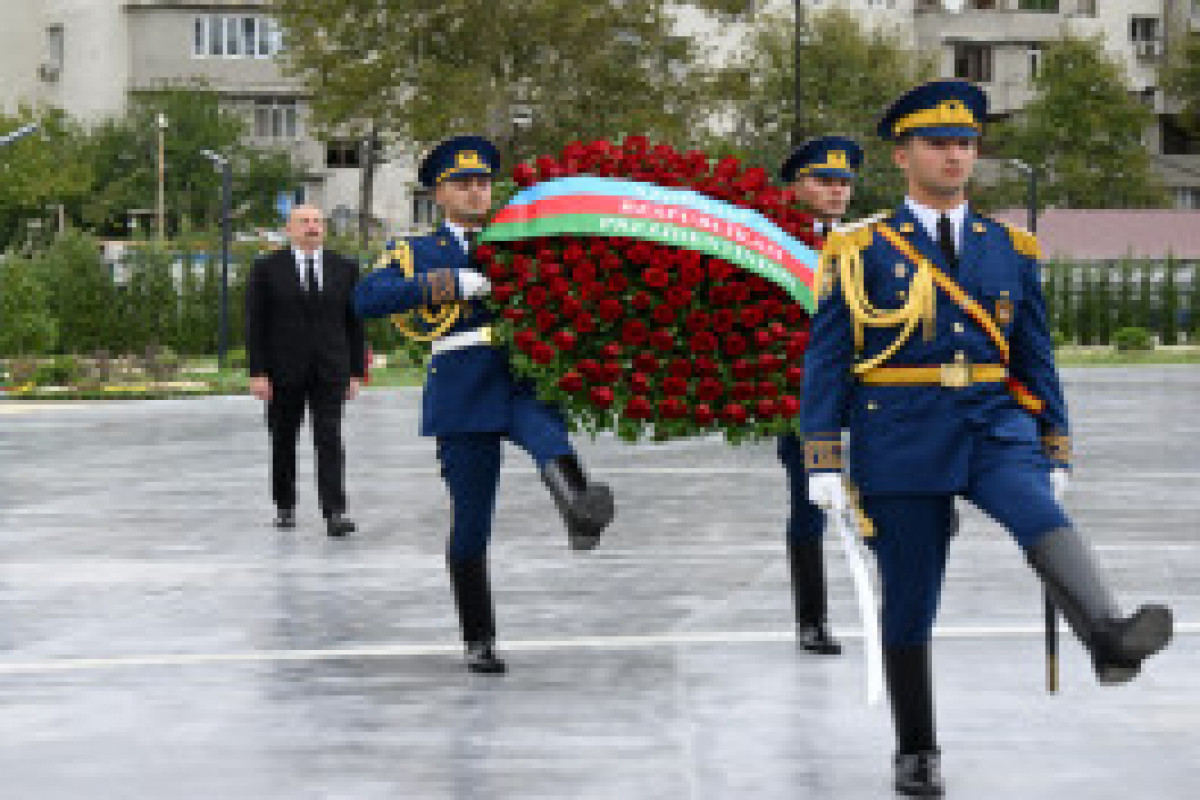 Le président azerbaïdjanais a honoré la mémoire des martyrs de la Guerre patriotique avec une minute de silence