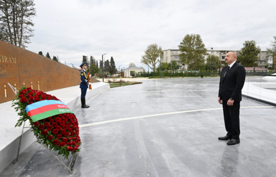 Le président azerbaïdjanais a honoré la mémoire des martyrs de la Guerre patriotique avec une minute de silence