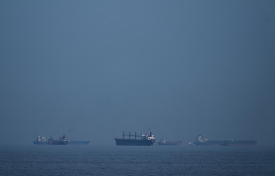 Près du détroit d'Hormuz, environ 400 navires attendent de traverser le détroit
