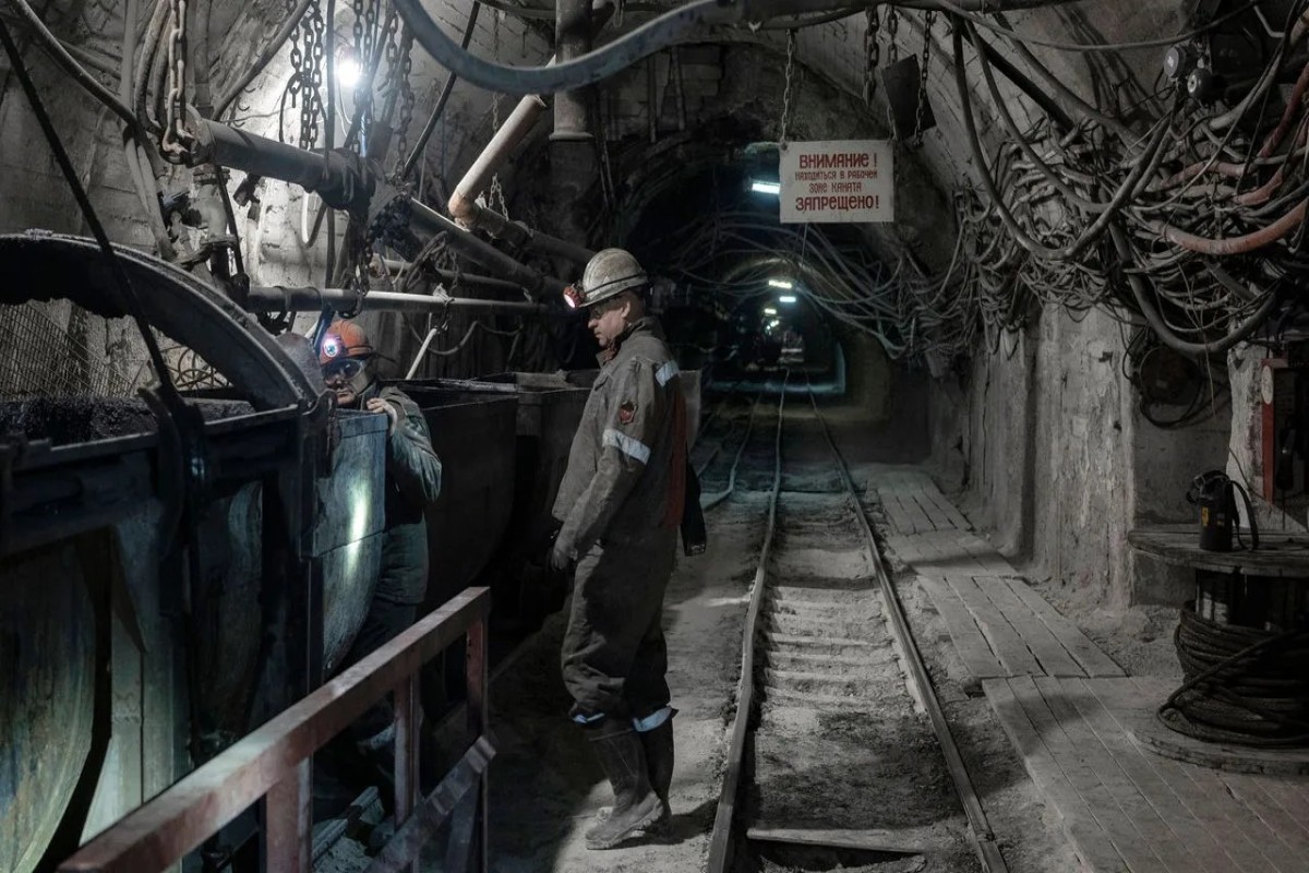 Ukraine a frappé une mine de charbon à Louhansk, laissant 41 mineurs coincés sous terre