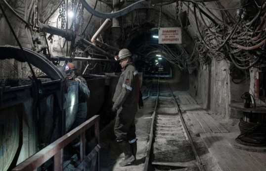 Ukraine a frappé une mine de charbon à Louhansk, laissant 41 mineurs coincés sous terre