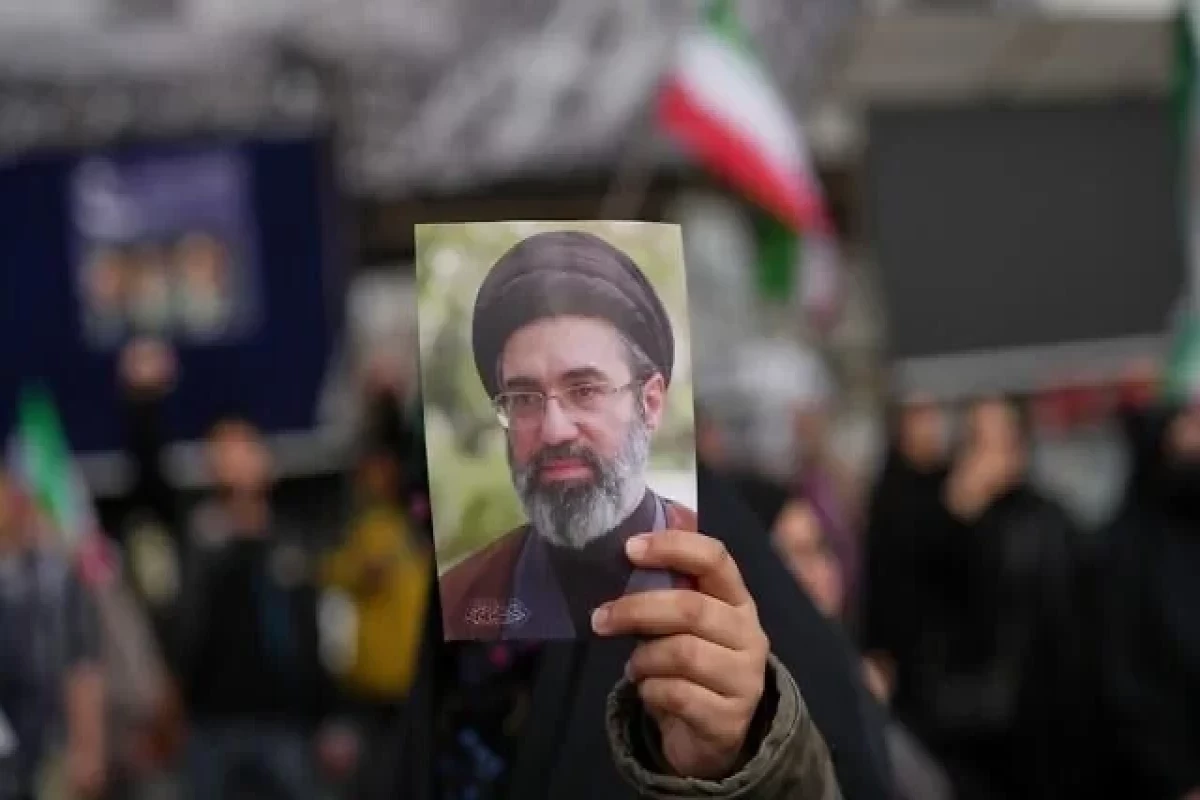 Mojtaba Khamenei a subi de graves blessures au visage et aux jambes, mais reste conscient et participe à la prise de décisions importantes