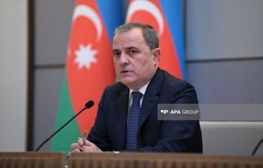 Djeyhoun Baïramov a discuté des questions régionales et internationales avec le vice-ministre de Lavrov