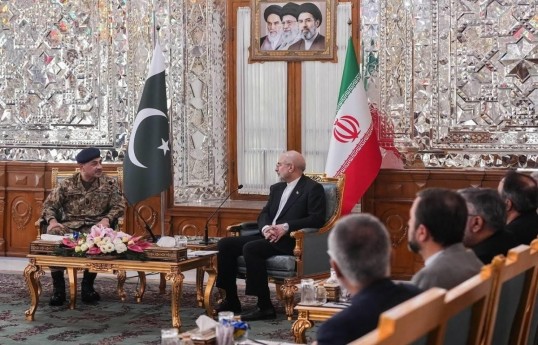 Le commandant de l’armée pakistanaise a discuté avec Ghalibaf des négociations entre l’Iran et les États-Unis