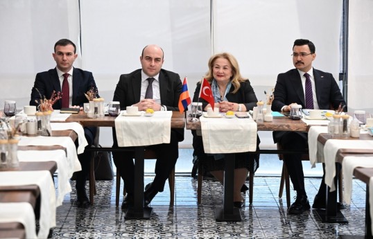 Une réunion du groupe de travail Turquie–Arménie sur la restauration de la ligne ferroviaire Gyumri–Kars a eu lieu