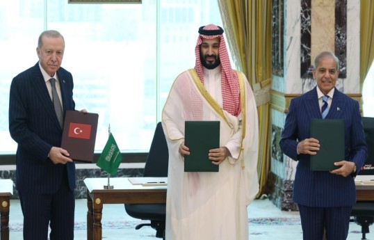 Erdoğan a déclaré que l’alliance militaire entre la Turquie, le Pakistan et l’Arabie saoudite ne visait aucun pays