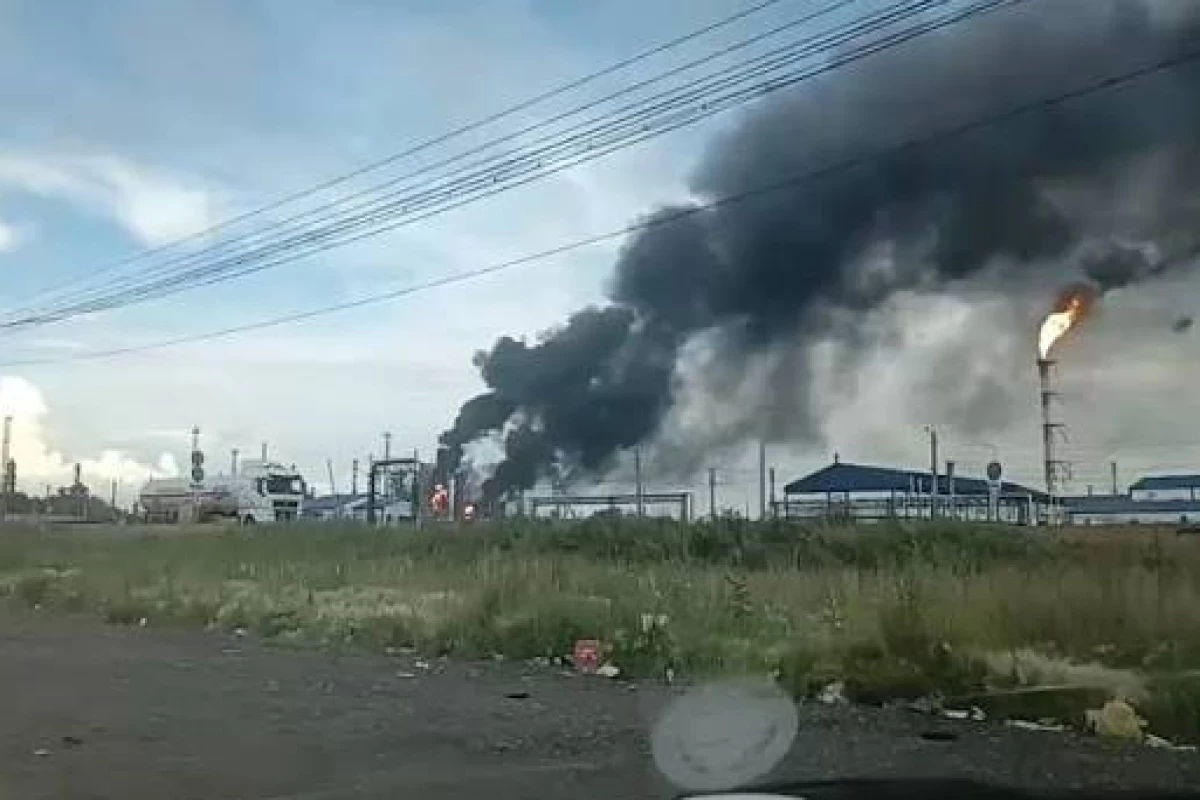 L’une des grandes raffineries de pétrole de Russie a été touchée par une attaque de drone, provoquant un incendie