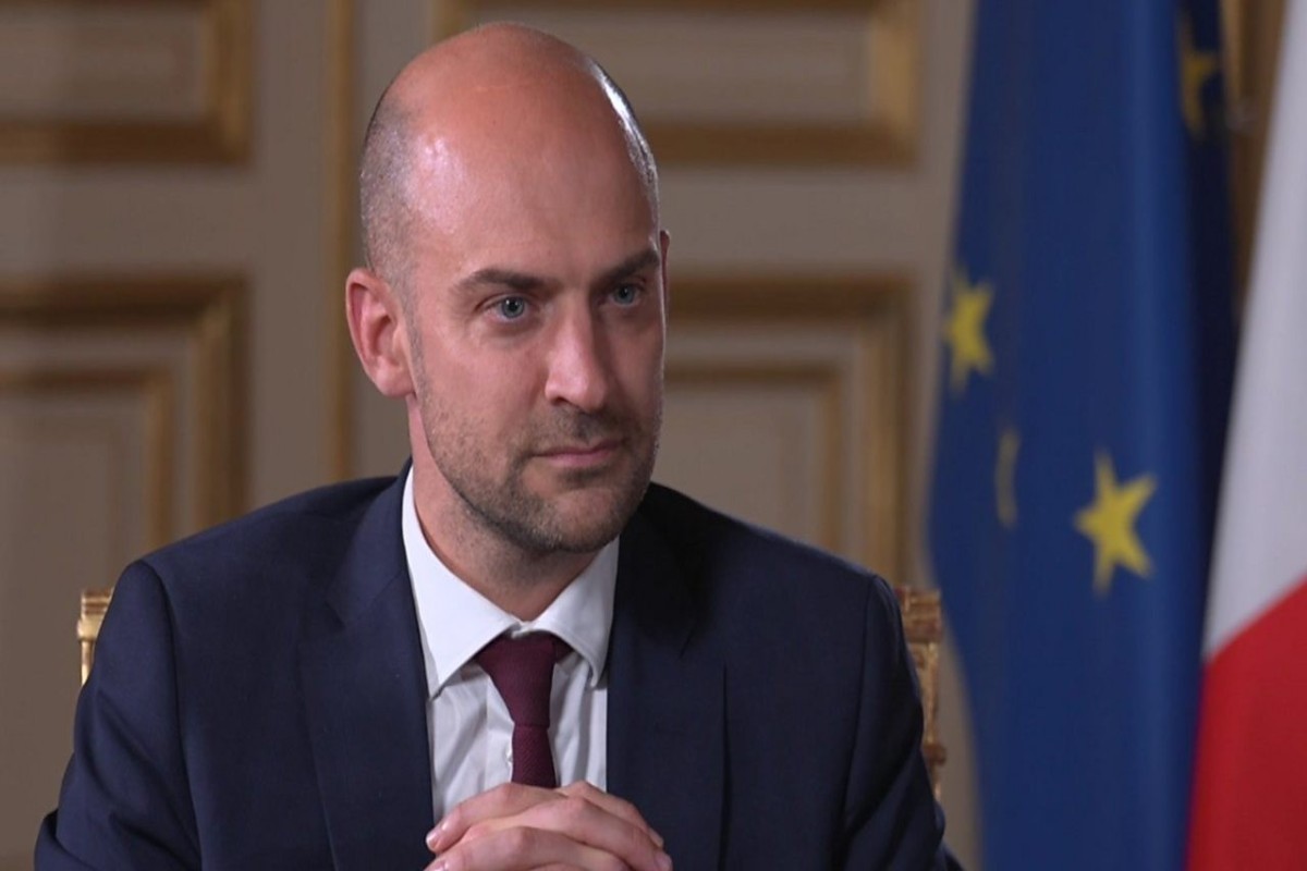 Le gouvernement français va expulser deux diplomates iraniens du pays