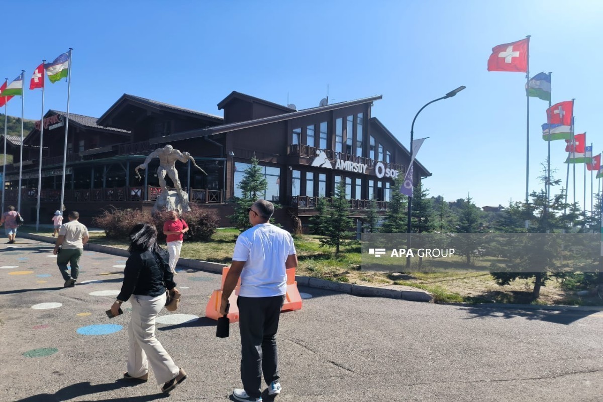 Des représentants des médias azerbaïdjanais ont visité la station touristique de montagne « Amirsoy » en Ouzbékistan-PHOTO 