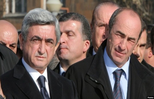 Un politologue arménien : L’Azerbaïdjan pourrait avoir de sérieuses questions à poser à Kotcharyan et Sarkissian