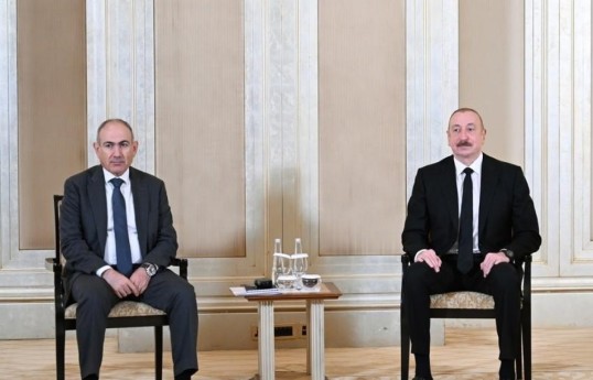 Une rencontre entre le président Ilham Aliyev et Nikol Pachinian a lieu à Bichkek -PHOTO -VIDÉO -ACTUALISÉ 
