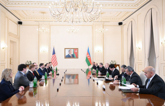 La rencontre élargie du président Ilham Aliyev avec James David Vance a commencé