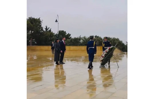 Le vice-président des États-Unis, accompagné de son épouse, a visité l’Allée des Martyrs -VIDÉO 