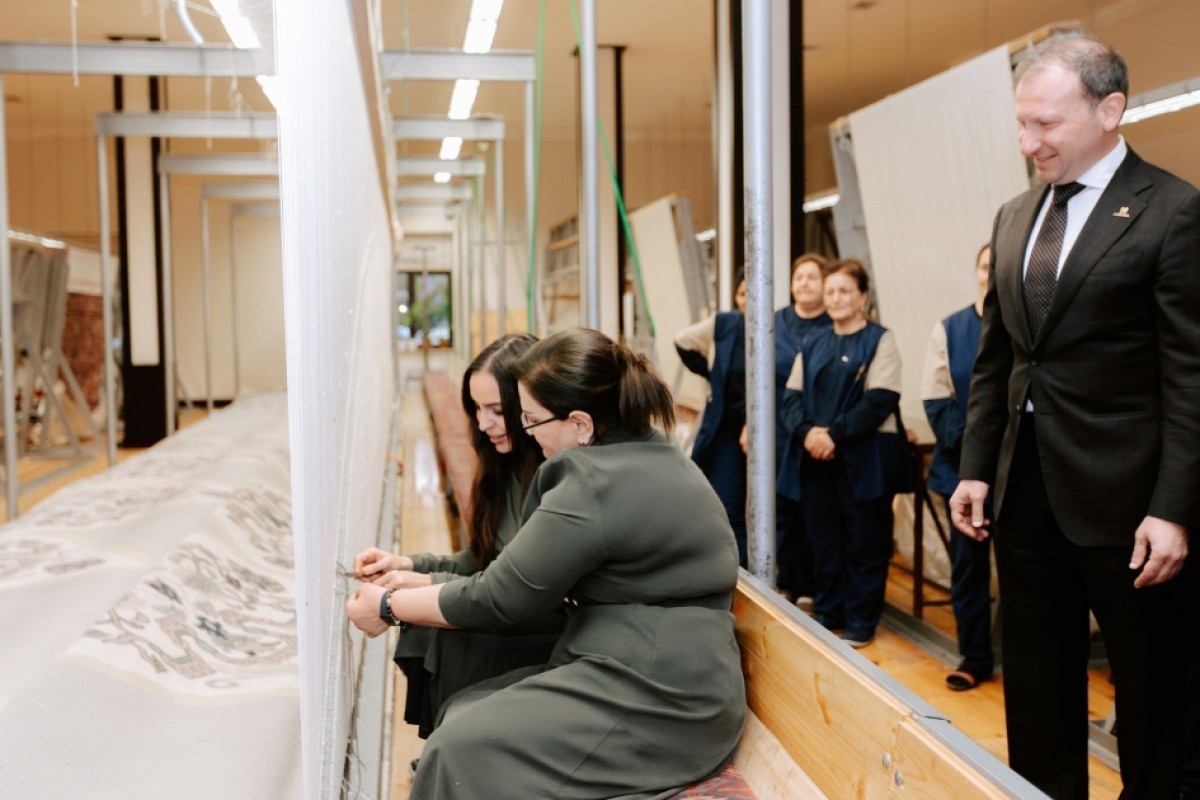 Leyla Aliyeva a participé à la cérémonie de découpe du tapis circulaire préparé pour la mosquée de Choucha