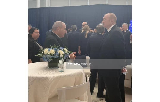 Le président Ilham Aliyev a eu une conversation informelle debout avec Nikol Pachinyan à Washington -VIDÉO 