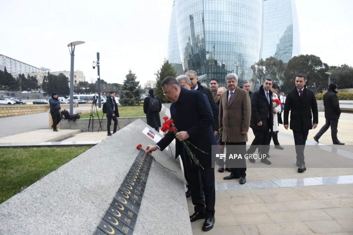 Fuat Oktay a visité le Mémorial des martyrs turcs à Bakou -PHOTO 
