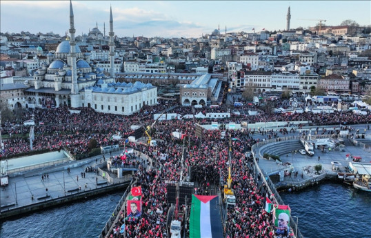 En Turquie, 520 000 personnes se sont rassemblées sur le pont de Galata pour soutenir la Palestine -PHOTO-REPORTAGE 
