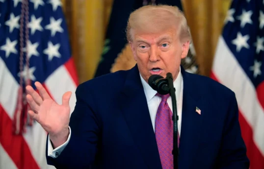 Si l’Iran tue des manifestants, les États-Unis porteront un coup sévère, dit Trump