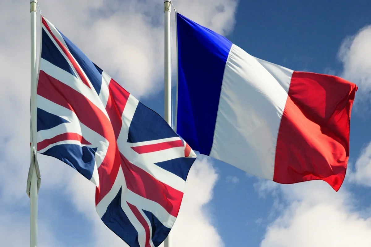 La Grande-Bretagne et la France prévoient de créer des centres militaires en Ukraine