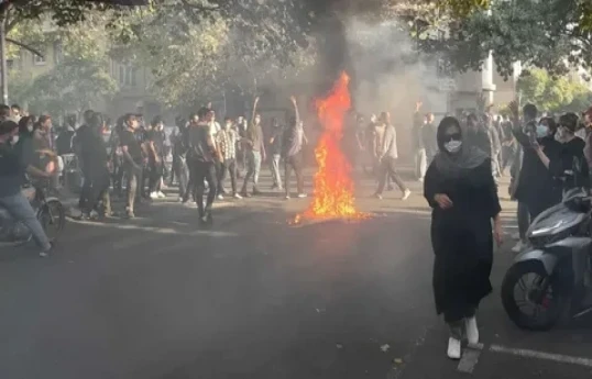 Manifestations massives en Iran : 45 morts, plus de 2 000 manifestants arrêtés-ACTUALISÉ 