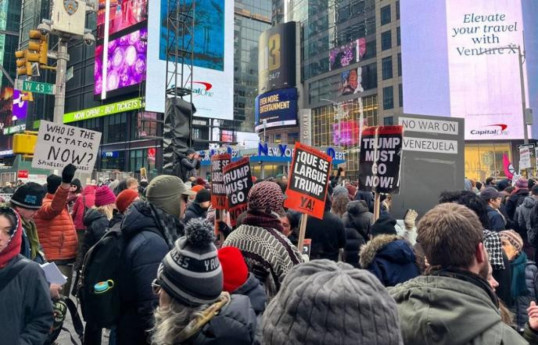 À New York, des milliers de personnes ont organisé une manifestation de protestation contre la politique de l’administration Trump