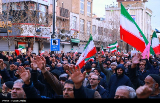 Des manifestations de soutien au gouvernement ont lieu dans différentes villes d’Iran