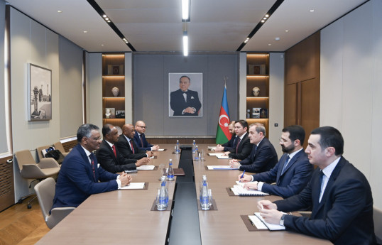 Djeyhoun Baïramov a reçu le vice-ministre des Affaires étrangères du Soudan