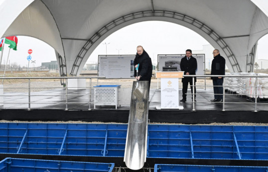 Le président a posé la première pierre de l’usine de production de sacs en polypropylène et laminés à Sumgayit