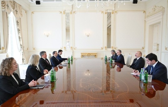 Le président Ilham Aliyev reçoit un membre de la Commission des affaires étrangères du Sénat américain