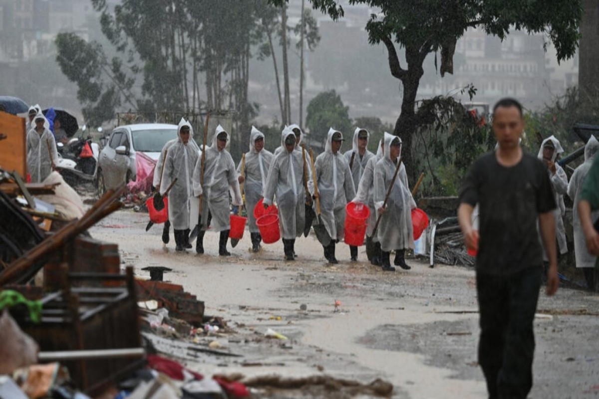 Inondations en Chine: 39 morts, habitants et secours s