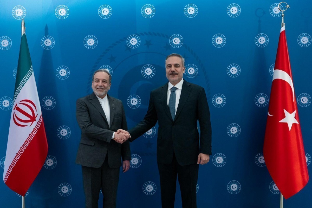 Les chefs de la diplomatie turque et iranienne s`entretiennent sur le cessez-le-feu