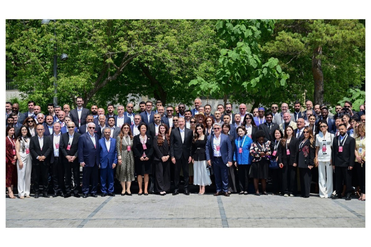 Une photo de famille prise lors du IVᵉ Forum mondial des médias de Choucha a été publiée sur les comptes officiels du Président sur les réseaux sociaux