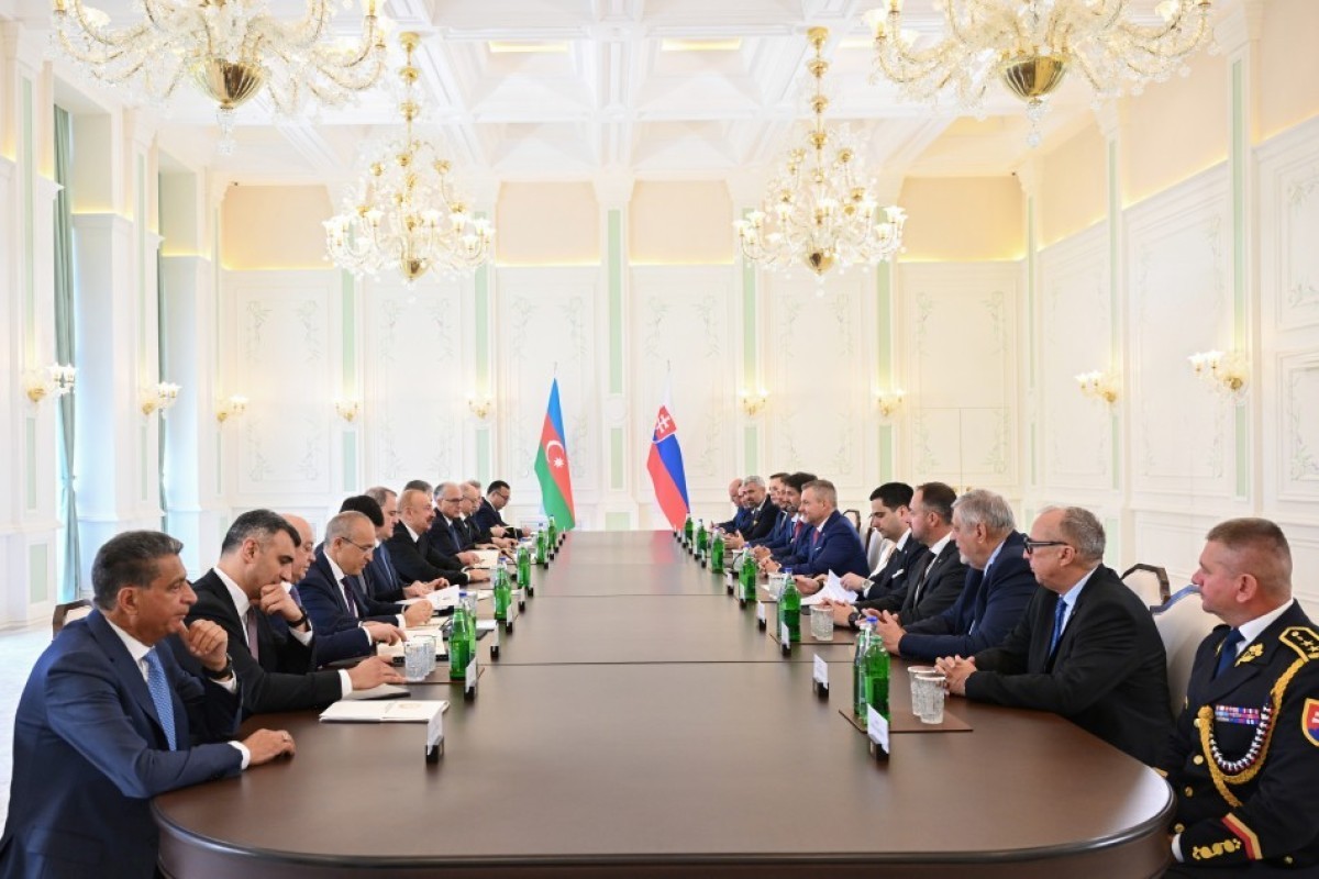 Président Ilham Aliyev a tenu à Choucha une réunion en format élargi avec le président de la Slovaquie-PHOTO -ACTUALISÉ 