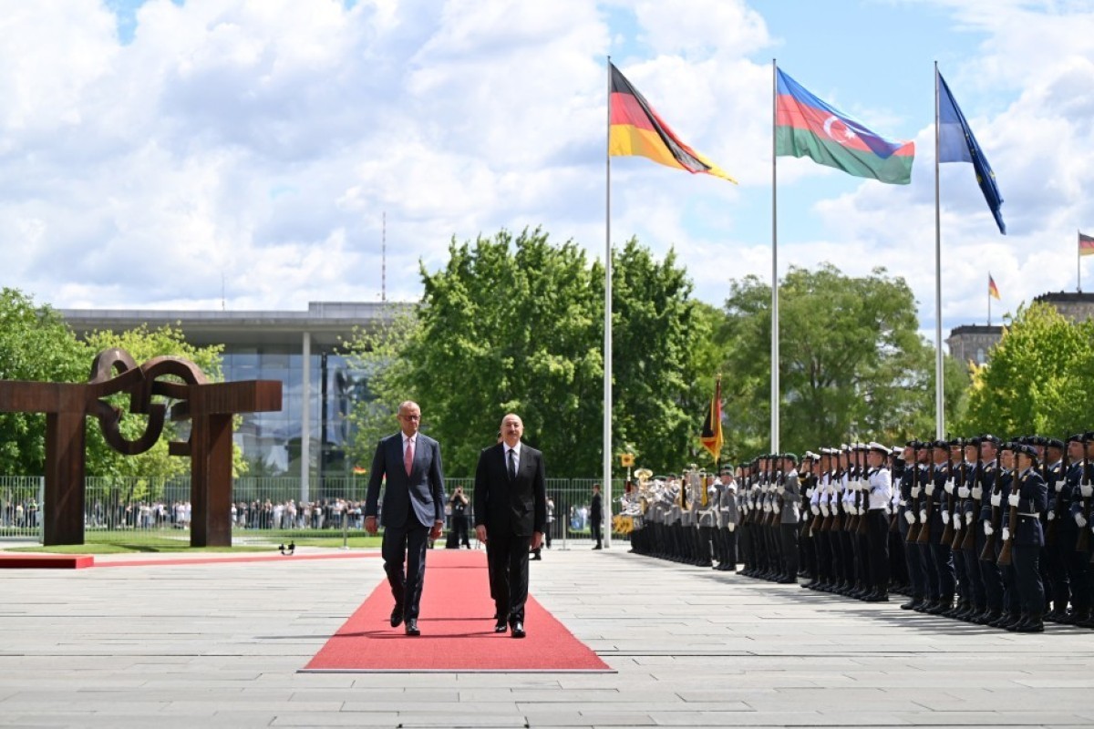 Une cérémonie officielle d`accueil a été organisée à Berlin en l`honneur du Président de l`Azerbaïdjan