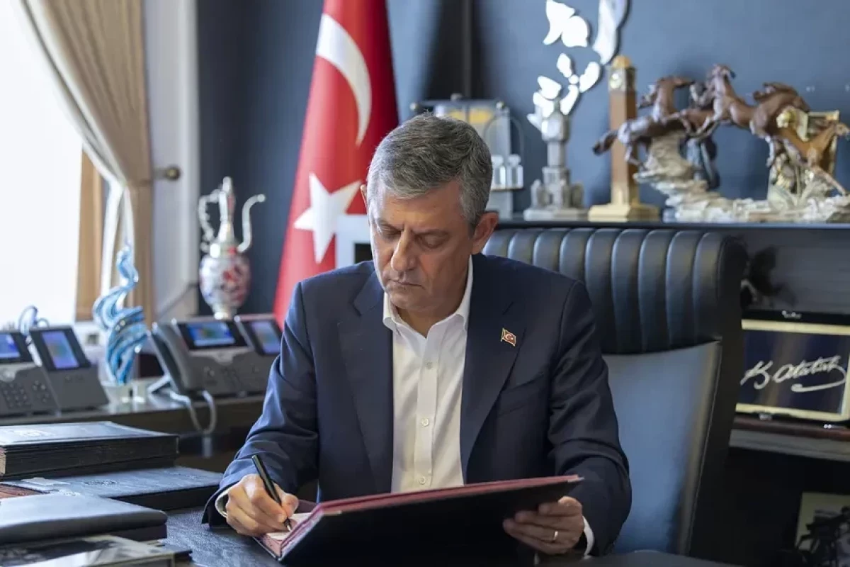 Özgür Özel a démissionné du CHP avec 90 députés et a annoncé la création d’un parti appelé « Nouveau Parti »