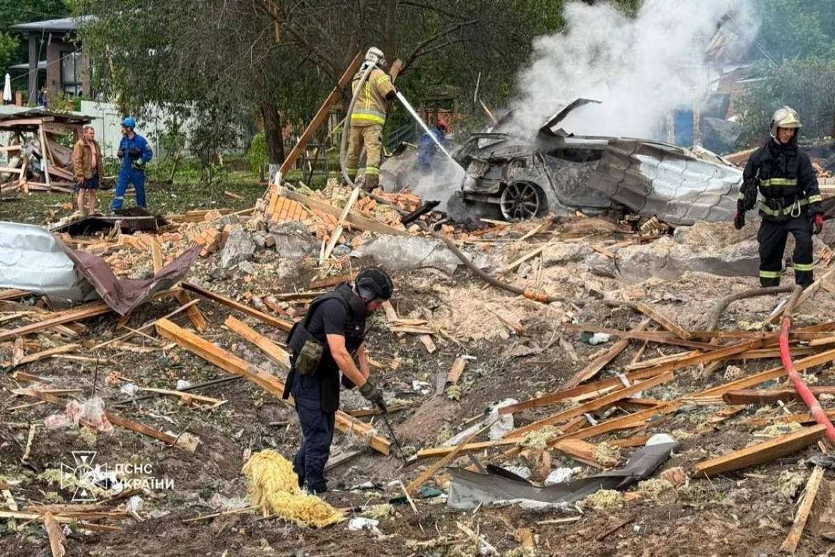 Des frappes aériennes russes contre un terrain d’entraînement militaire en Ukraine ont fait 10 morts et 100 blessés