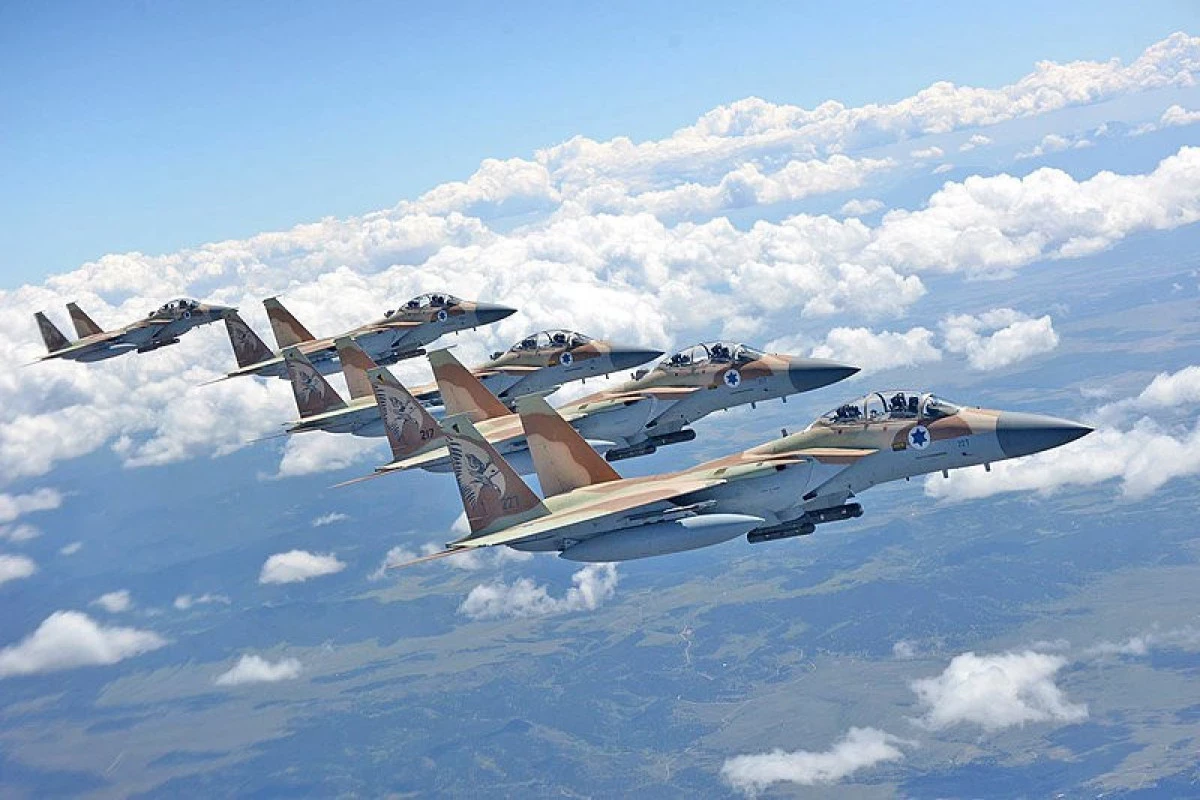 L’armée israélienne a achevé des frappes aériennes de grande envergure contre l’Iran, et les systèmes de défense stratégiques ont été détruits