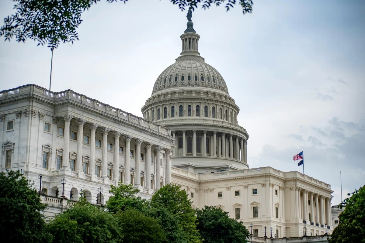 Le Sénat des États-Unis a adopté une résolution appelant à mettre fin à la guerre contre l’Iran