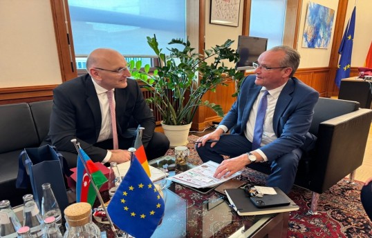 Elchin Amirbayov a discuté du progrès des relations UE-Azerbaïdjan en Allemagne