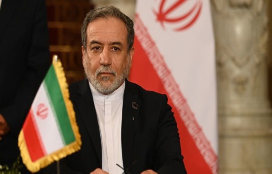 Araghchi : Le bombardement par Israël des dépôts de carburant à Téhéran constitue une violation du droit international