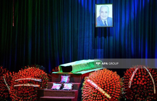 Président a signé un nécrologe concernant le décès de Rasim Balayev