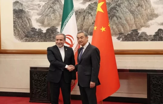 Ministre chinois des Affaires étrangères : Pékin est un partenaire stratégique fiable de Téhéran