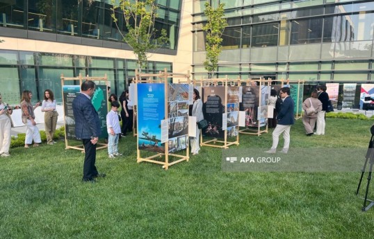 L’inauguration de l’exposition « Woodlife Sweden » s’est tenue à Bakou dans le cadre du WUF13-PHOTO 