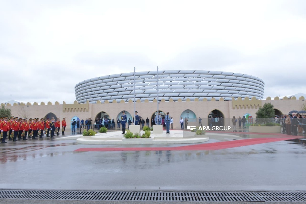 WUF13 : les drapeaux de l’ONU et de l’Azerbaïdjan hissés à Bakou - PHOTO 