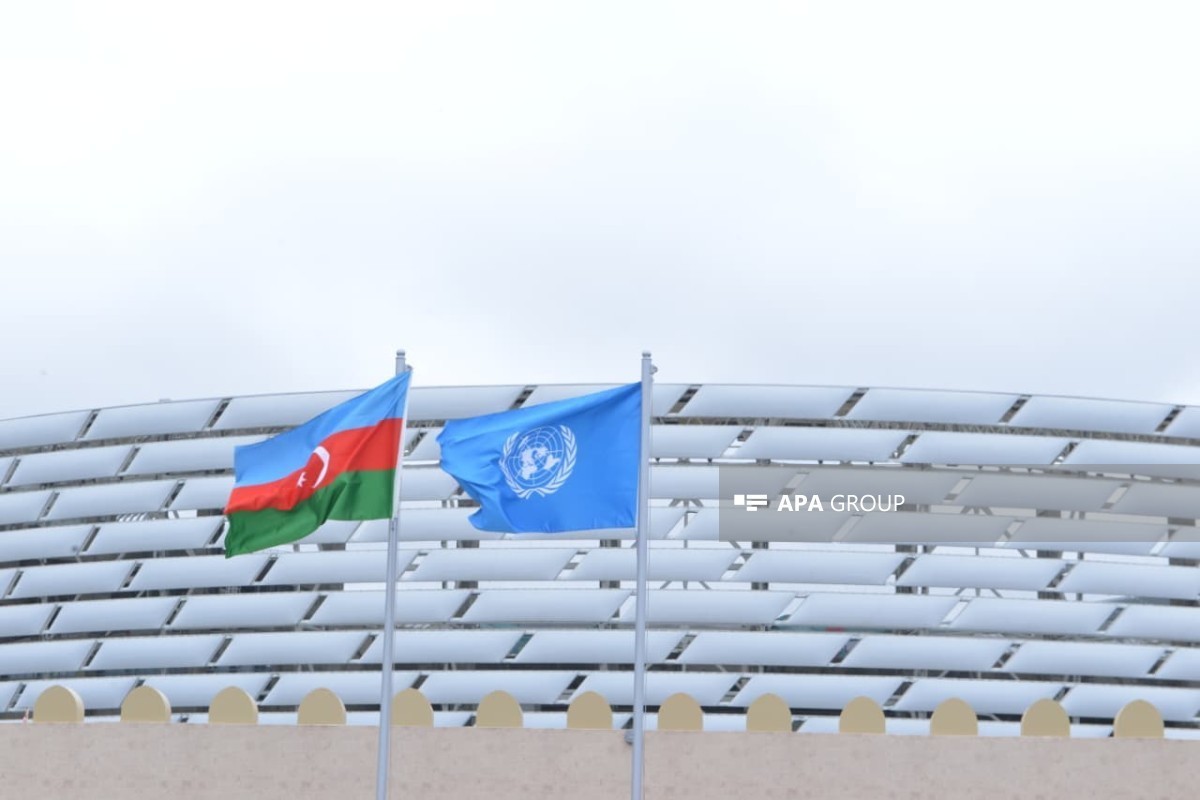 WUF13 : les drapeaux de l’ONU et de l’Azerbaïdjan hissés à Bakou - PHOTO 