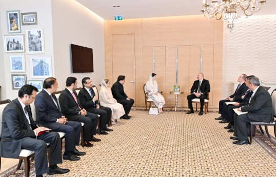 Le président Ilham Aliyev reçoit la Première ministre de la province pakistanaise du Pendjab