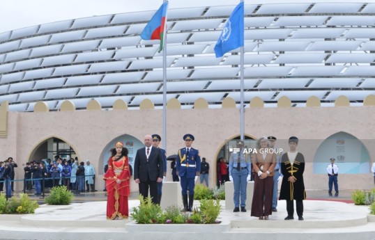 WUF13 : les drapeaux de l’ONU et de l’Azerbaïdjan hissés à Bakou - PHOTO 