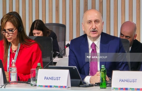 Adil Karaismailoglu, président de la commission des travaux publics, de la reconstruction, des transports et du tourisme