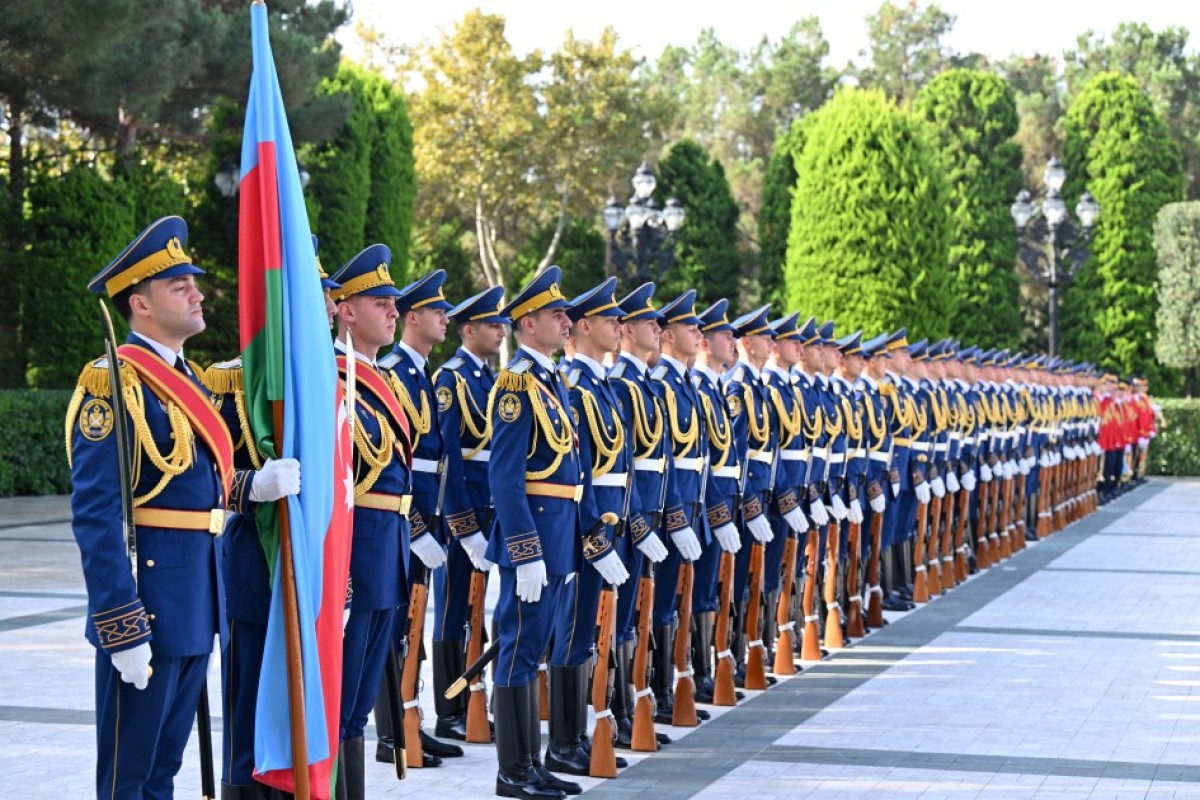 Cérémonie d’accueil officiel du président du Laos à Bakou